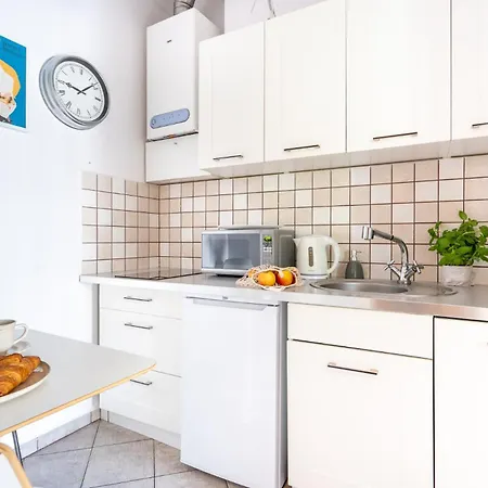 By The Sea アパート