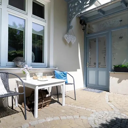 By The Sea アパート *